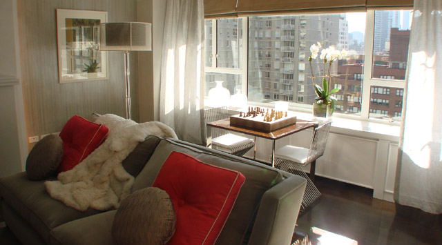 Manhattan House Chess Table/Portrait - Living Room